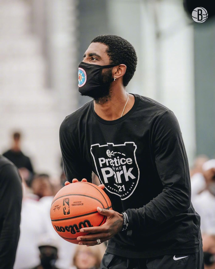 他是从谷底往上爬的那种人（他是那种从低谷逆袭的人）