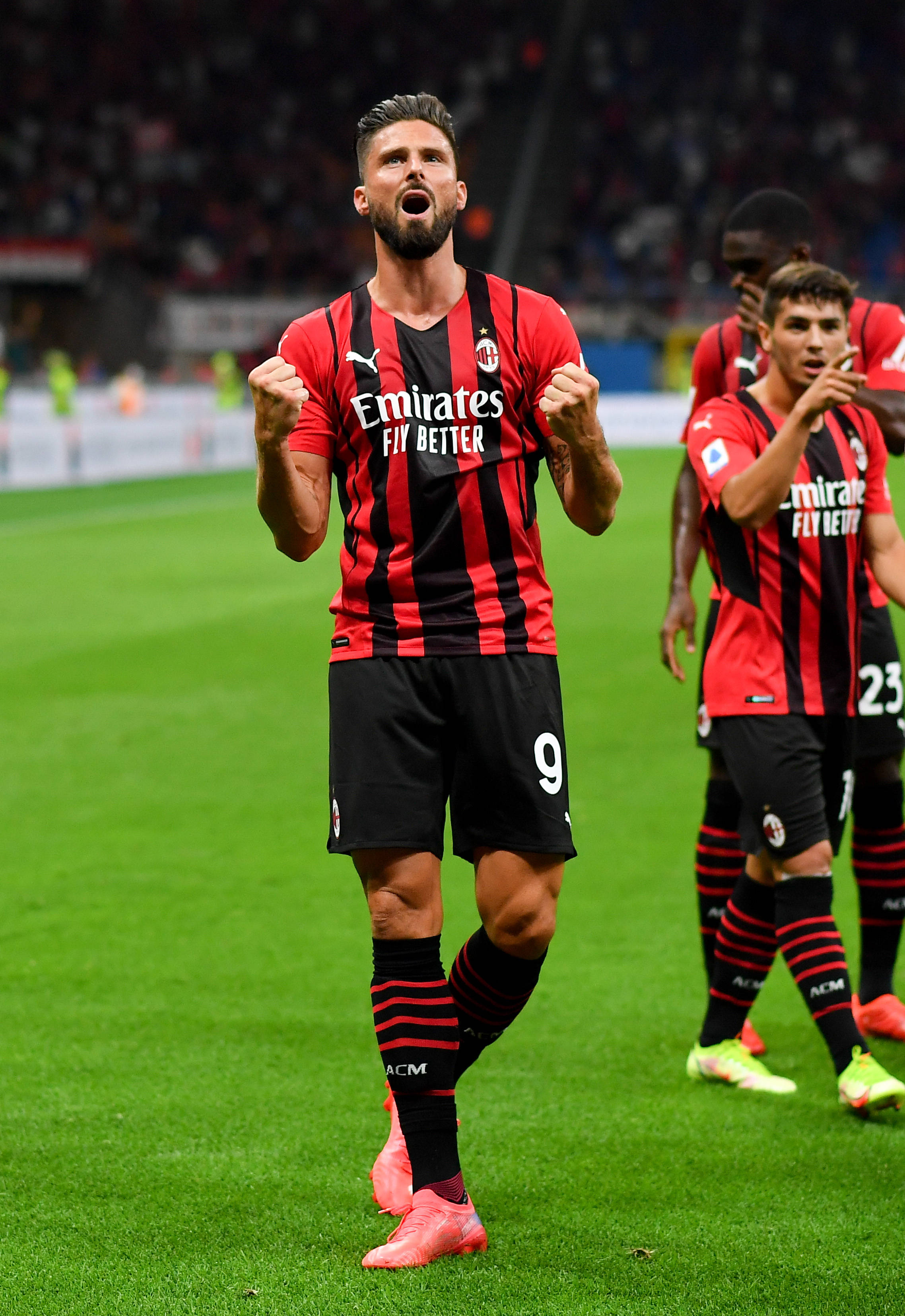 哈登率快船在常规赛中单挑魔术，连续4场得分超28分，但球队仍落后较大。（哈登率快船常规赛对阵魔术，连4场28+仍难阻球队大比分落后）