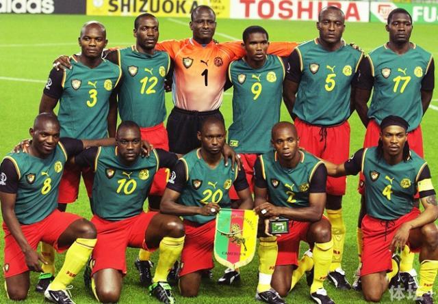 每体：巴萨18岁后卫埃斯帕特训练中受伤，将缺阵约两个月（每体：巴萨18岁小将埃斯帕特训练受伤，预计缺阵近两月）