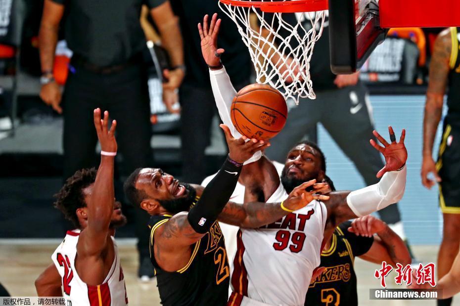 迈克·布朗：哈特整晚防字母哥都非常拼，唐斯进攻篮板很关键（迈克·布朗：哈特整场死守字母哥拼劲十足，唐斯的进攻篮板至关重要）