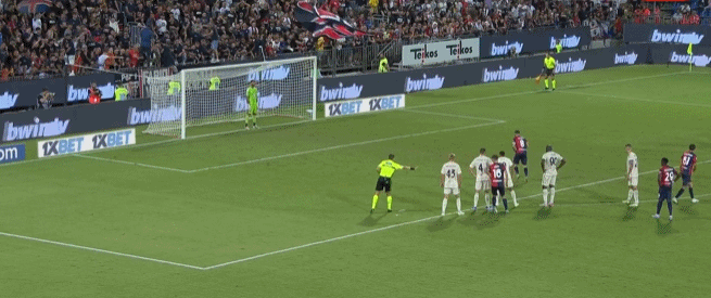 被指过度使用塞内加尔国脚致其受伤，小法社媒遭该国球迷围攻（被质疑过度征用塞内加尔国脚致伤，小法社媒账号遭该国球迷涌入声讨）