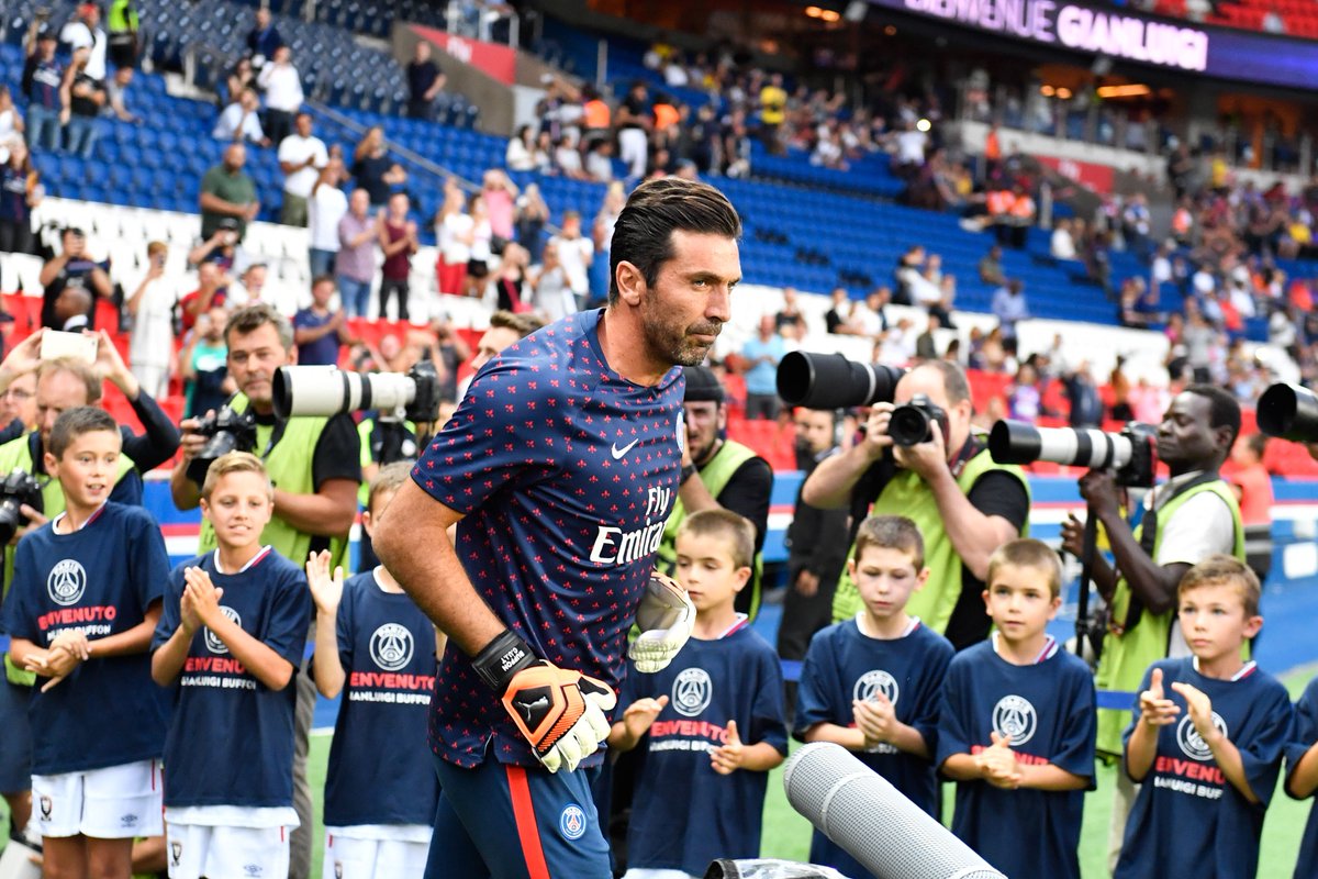 兰克尔-泽在上周举办婚礼，此前他与青岛海牛闹得不欢而散（与青岛海牛不欢而散后，兰克尔-泽上周步入婚姻殿堂）