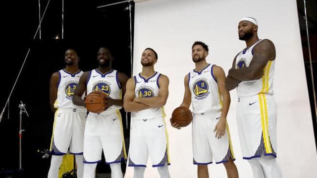 跟队记者：VAR竟然认为米兰对阵帕尔马时的点球是萨56的犯规（随队记者：VAR竟认定米兰战帕尔马的点球源于萨勒马科尔斯犯规）