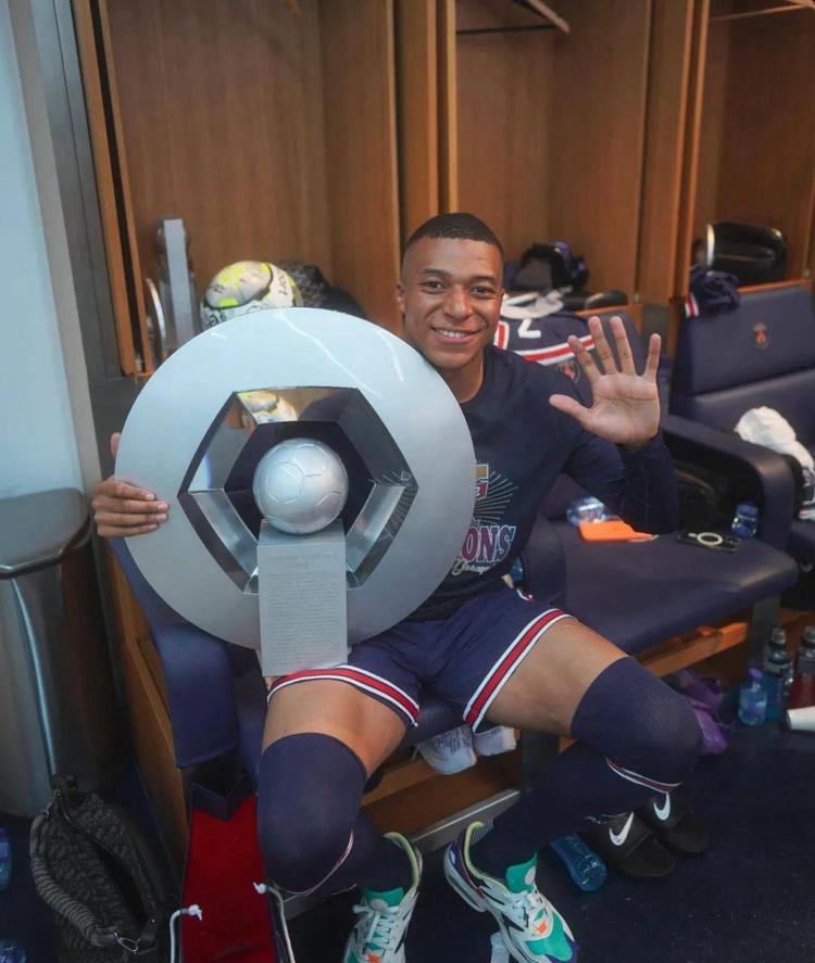 阿森纳达成双重转会协议，阿尔特塔阻止了5000万英镑球星的离队。（阿森纳已敲定两项转会，阿尔特塔叫停身价5000万英镑球星离队）