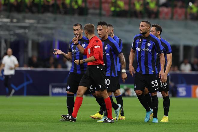 皇马高层聚焦伤病潮，矛头指向体能教练（皇马高层将伤病潮归咎于体能教练）